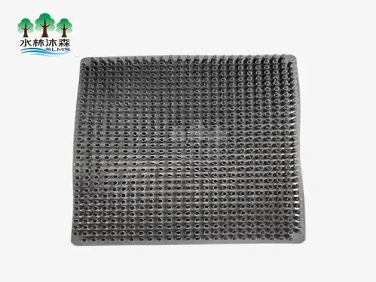 Top Reasons to Use Poultry Slats in Broiler and Layer Chicken Houses